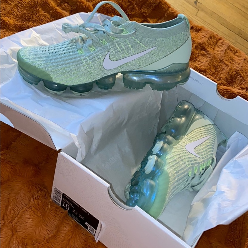 brand new size 10 women vapor max NEVER WOrn - Picture 4 of 4